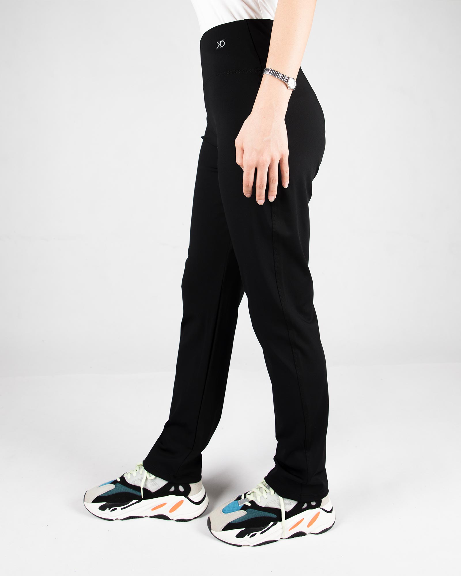 شلوار ورزشی کشی زنانه - مشکی - نیم رخ