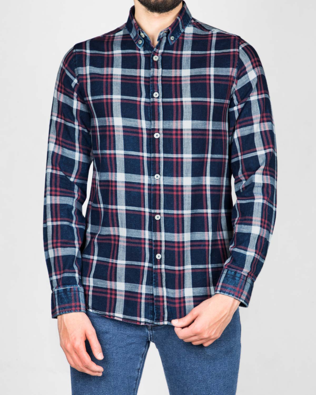 پیراهن مردانه جین چهارخانه - سرمه‌ای‌تیره سفید قرمز - رو به رو