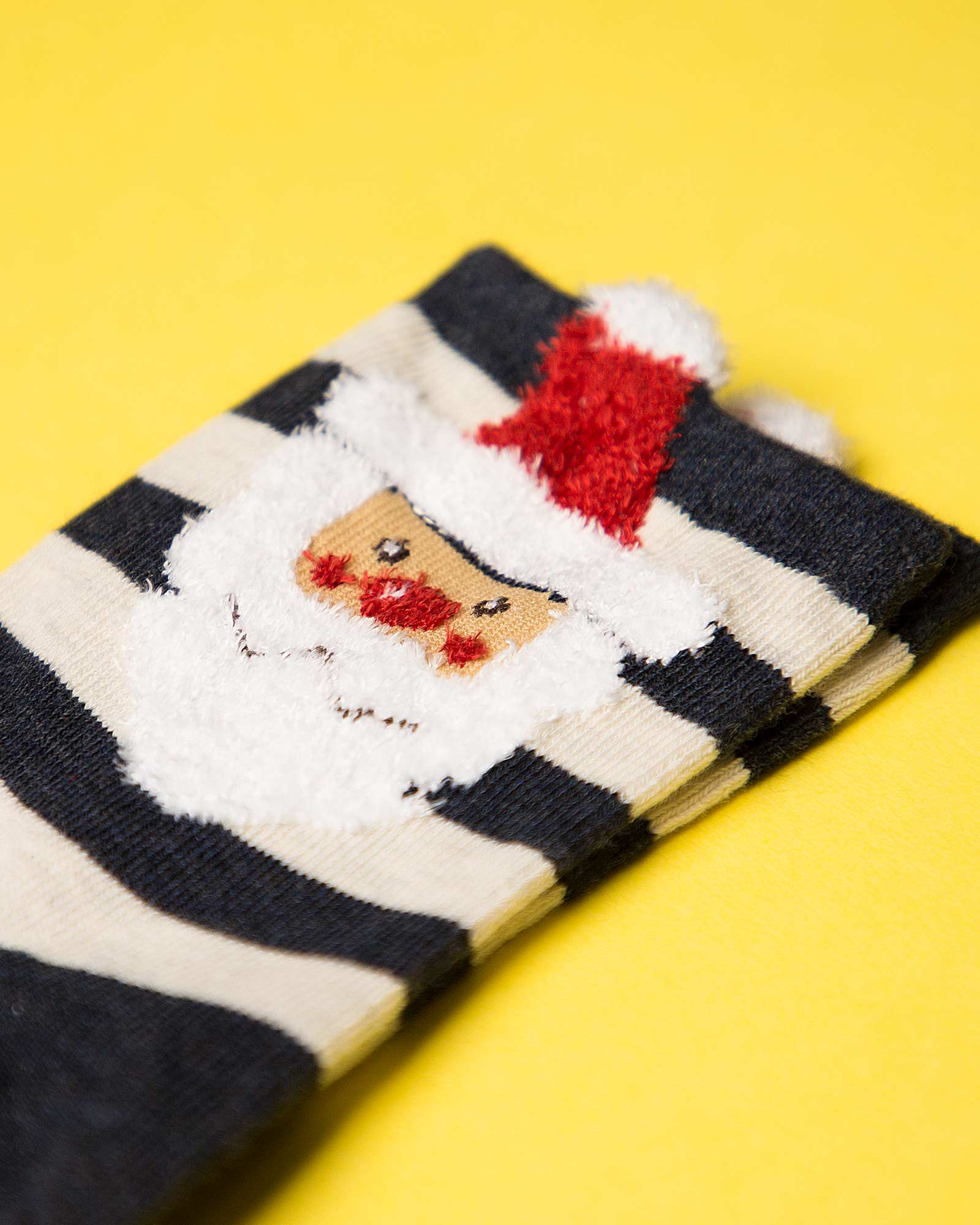 جوراب نخی طرح بابانوئل-دیتیل