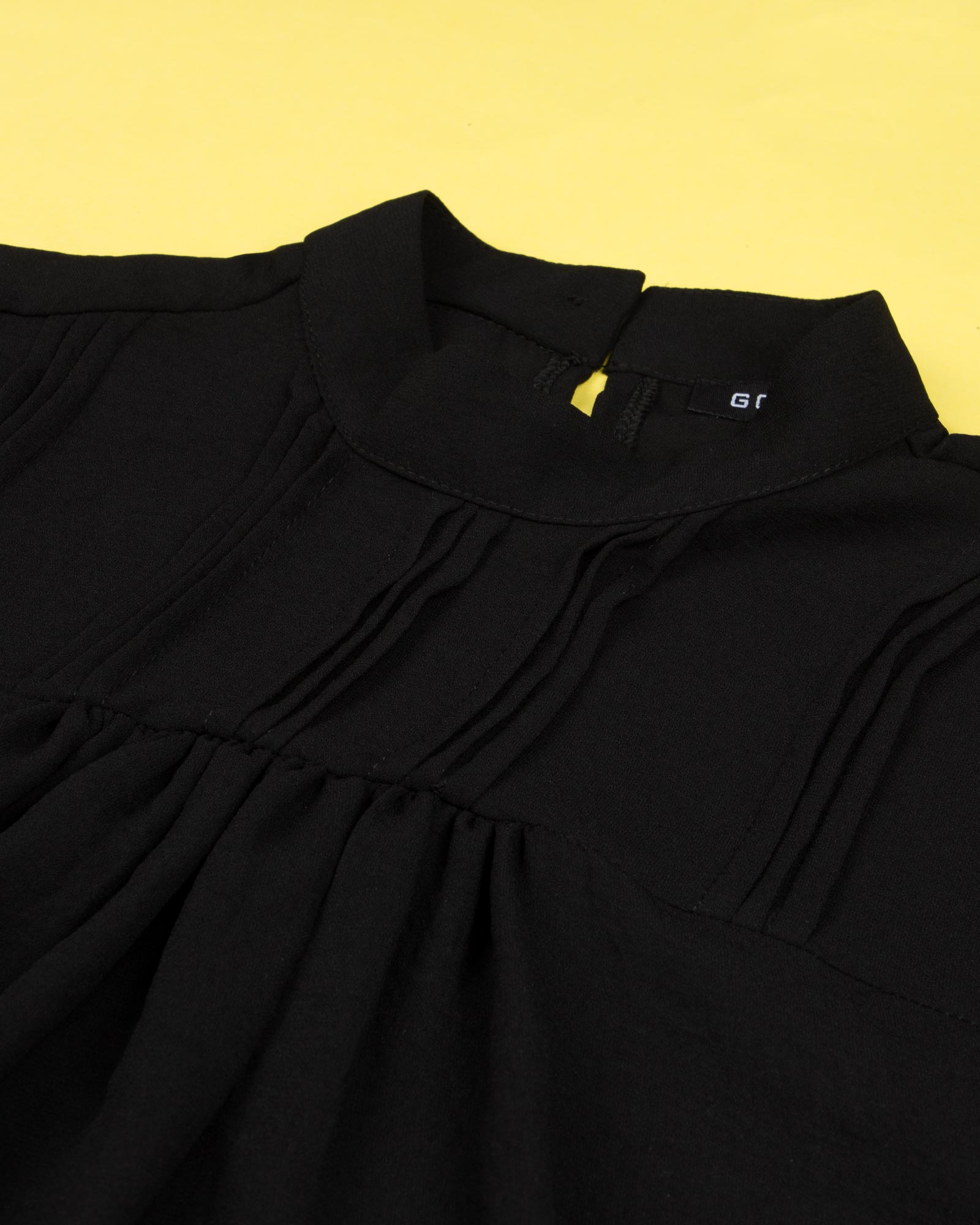 شومیز آستین بلند پلیسه‌دار - مشکی - یقه سه سانت و چین‌دار