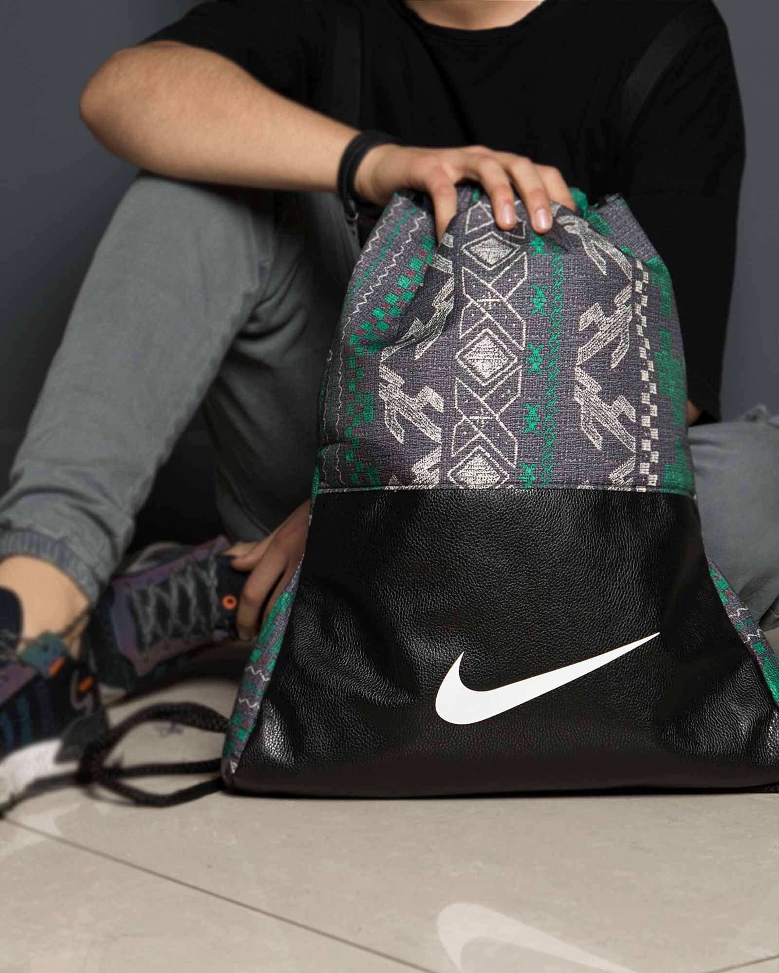 کوله شوزبگ طرح‌دار نایک - ملانژ پررنگ - محیطی