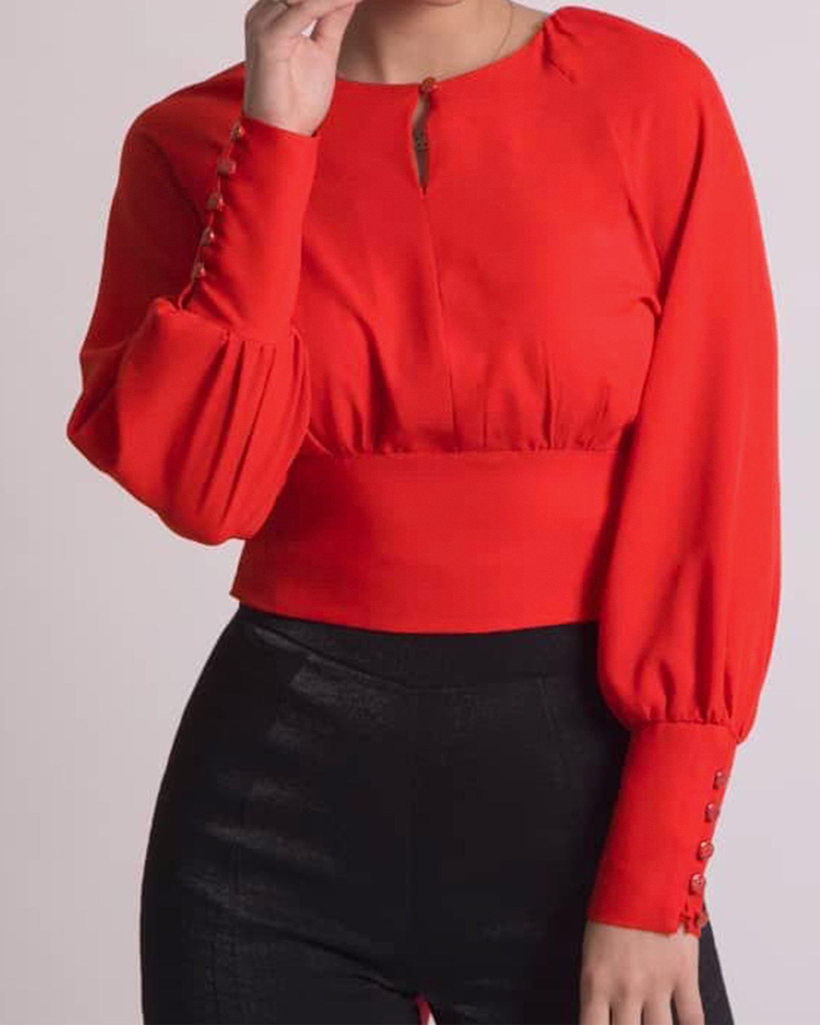 بلوز زنانه یقه گرد قرمز-روبه-رو-محیطی