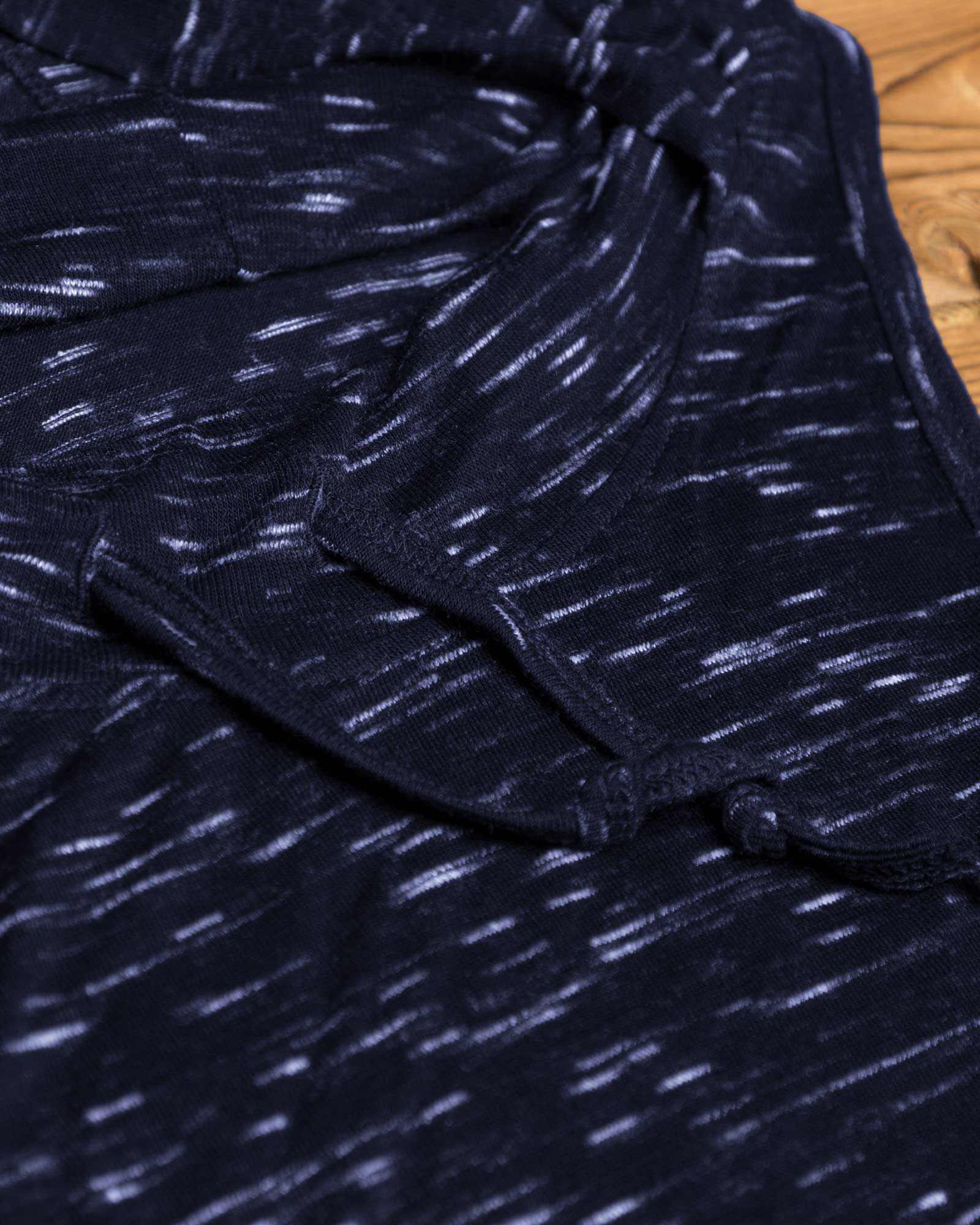 تاپ اسپرت کلاه‌دار - سرمه‌ای تیره - پارچه طرح‌دار