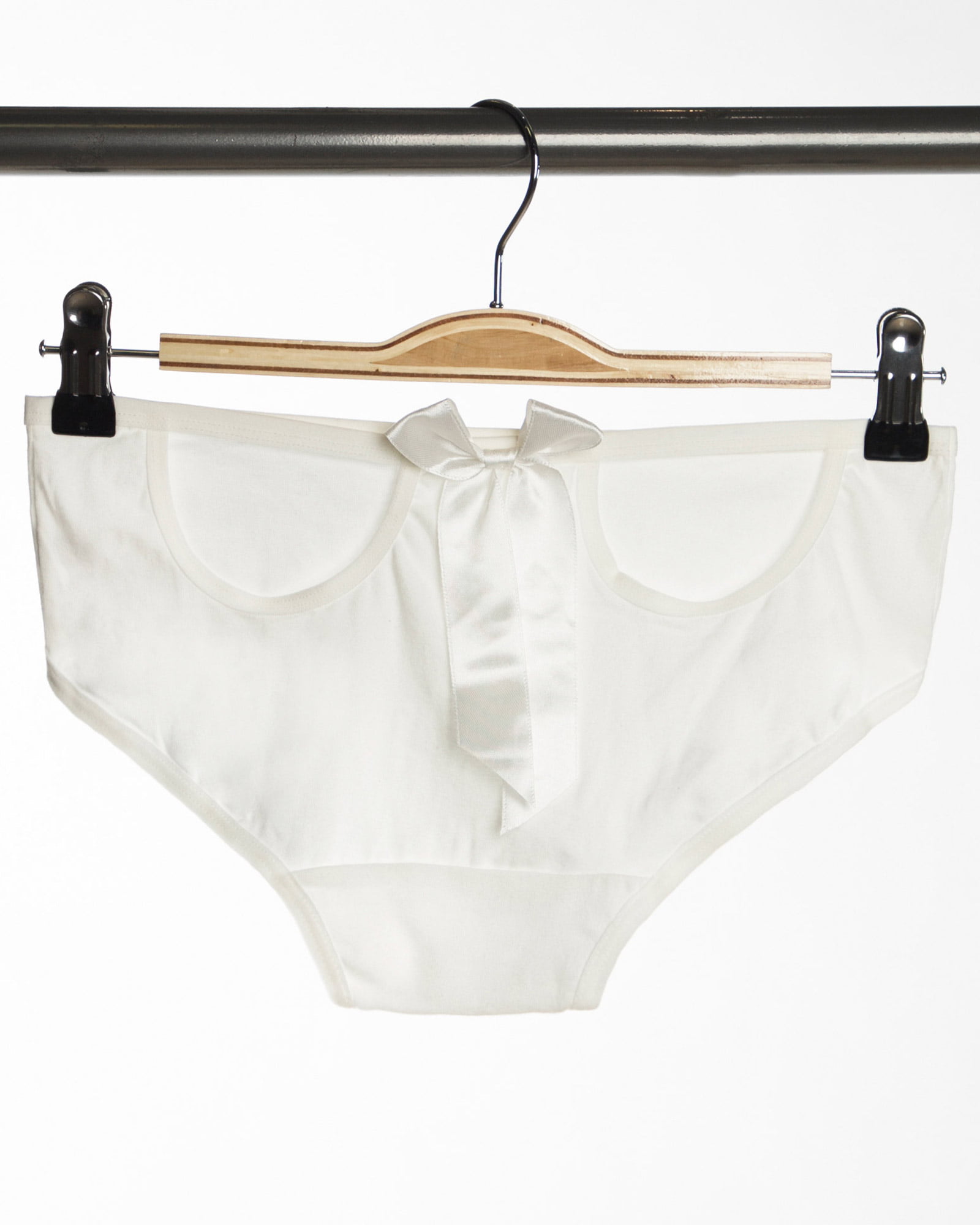 شورت اسلیپ زنانه- سفید- پشت- محیطیشورت اسلیپ زنانه- سفید- پشت- محیطی