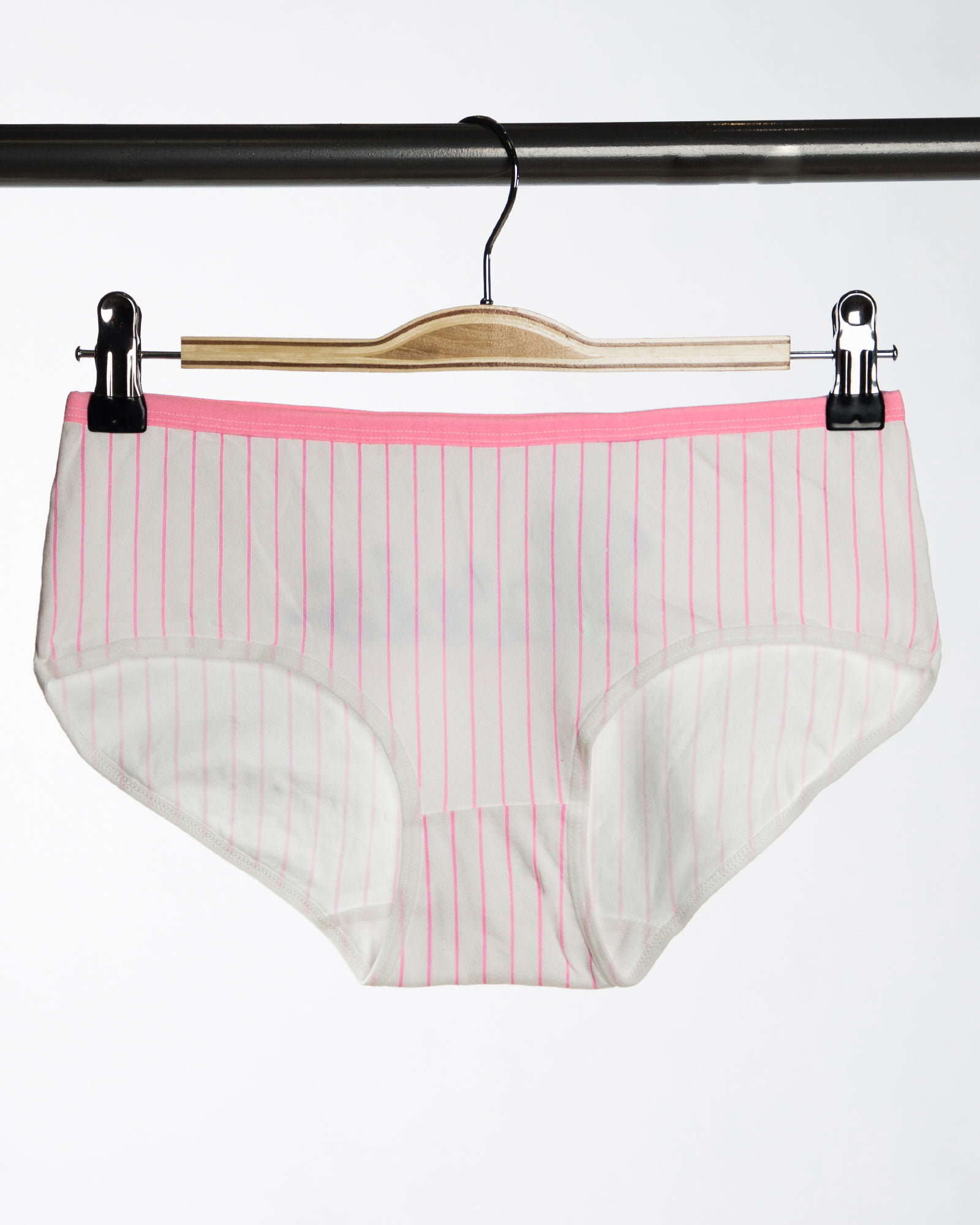 شورت زنانه طرح دار- صورتی- روبه-رو