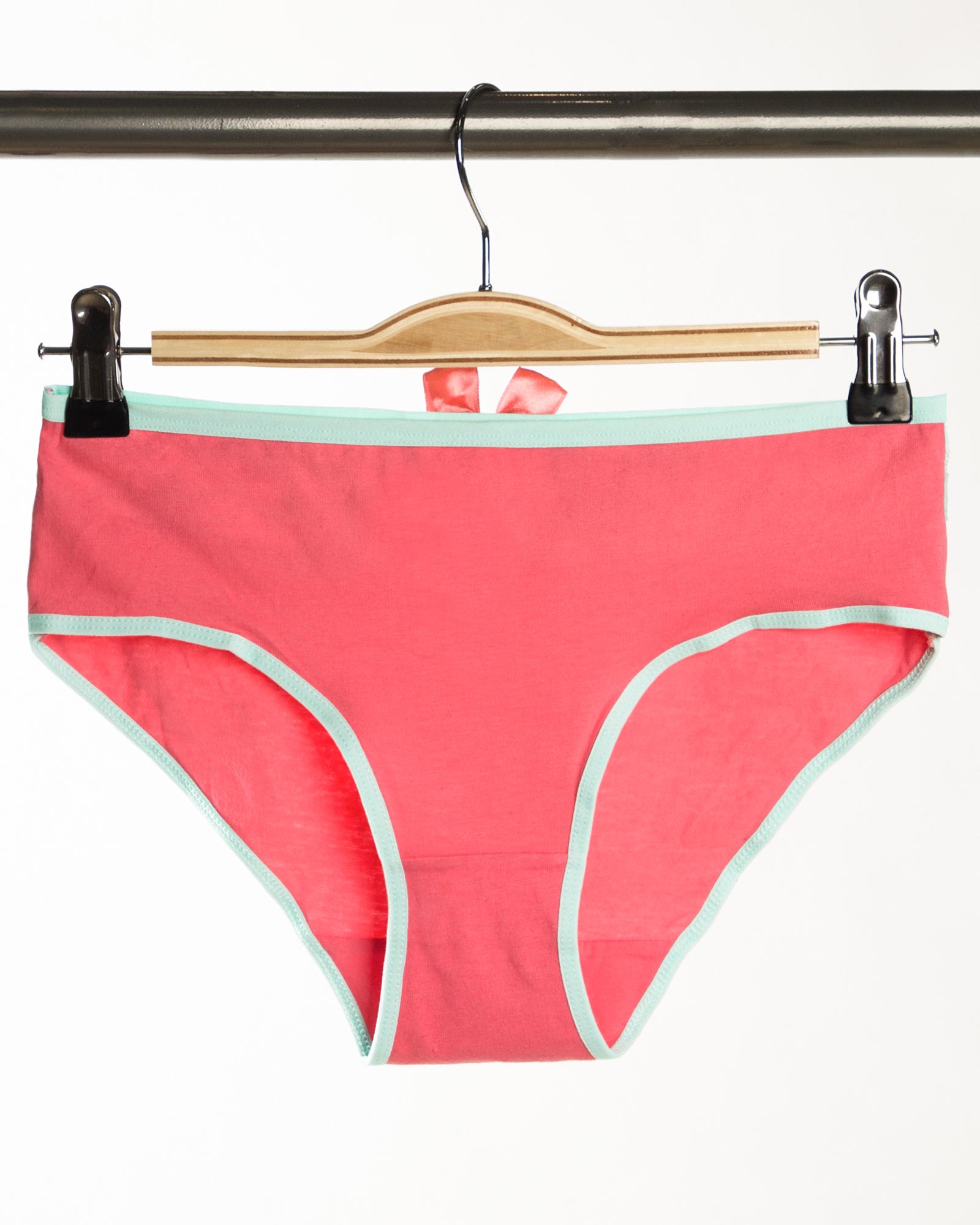 شورت زنانه طرح دار- صورتی روشن- روبه-رو