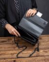 کیف دوشی زنانه مشکی- داخل محیطی