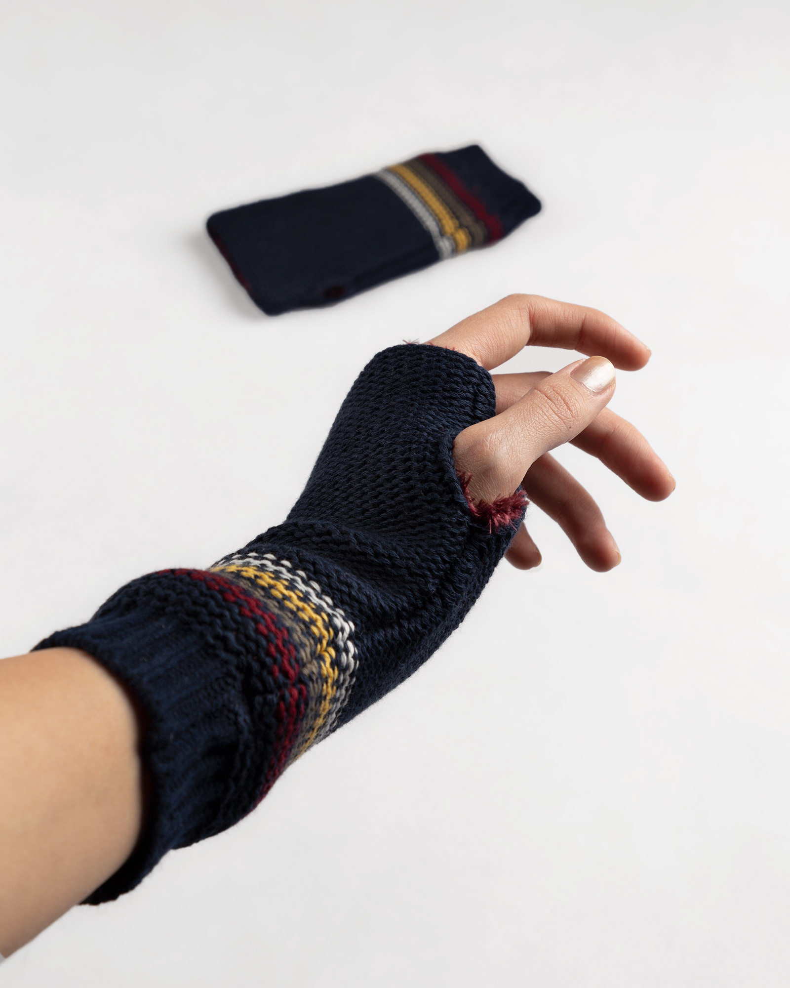 ست شال و کلاه و دستپوش 15034- سرمه ای تیره- دسپوش 2