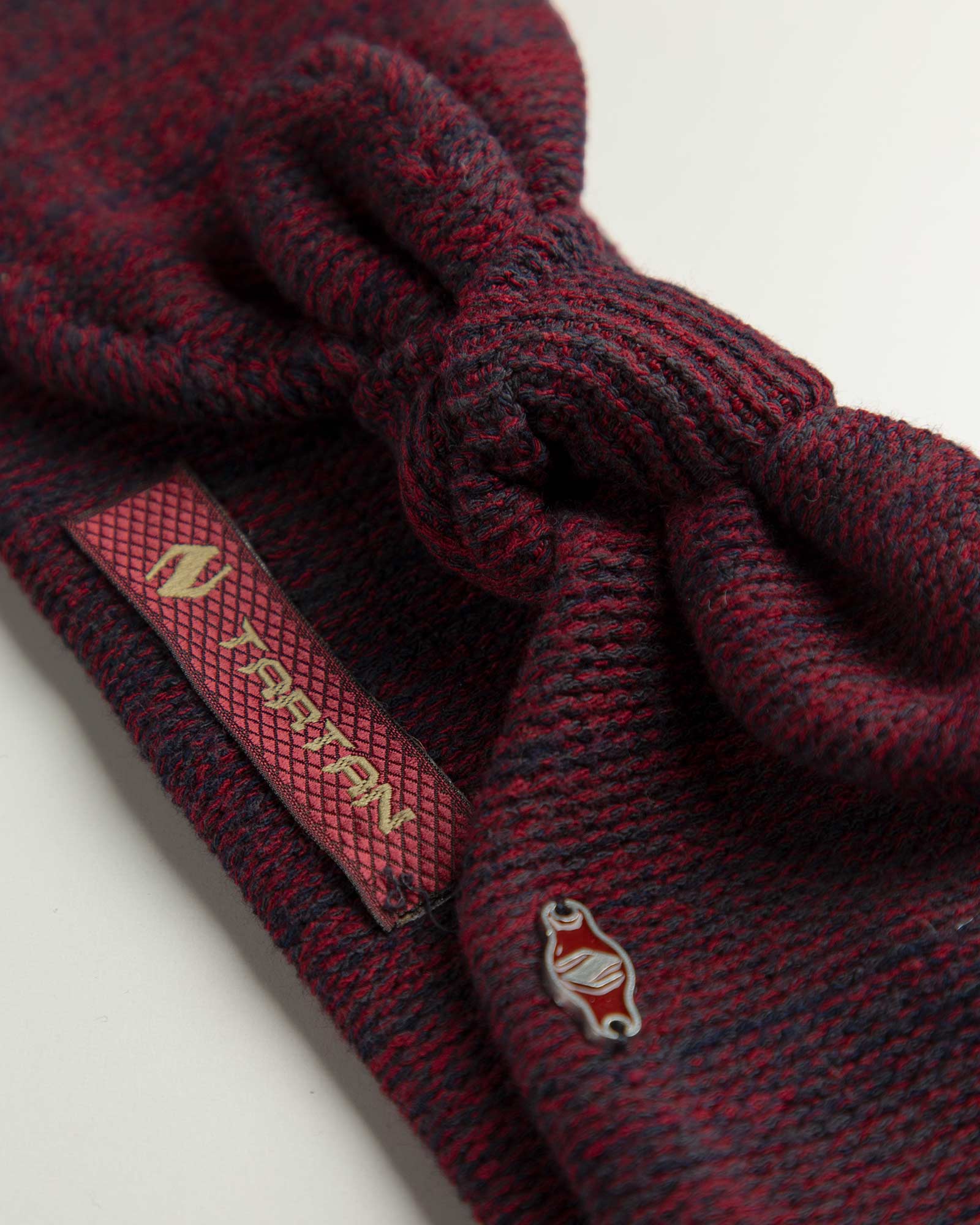 هدبند بافت - عنابی- نمای نزدیک