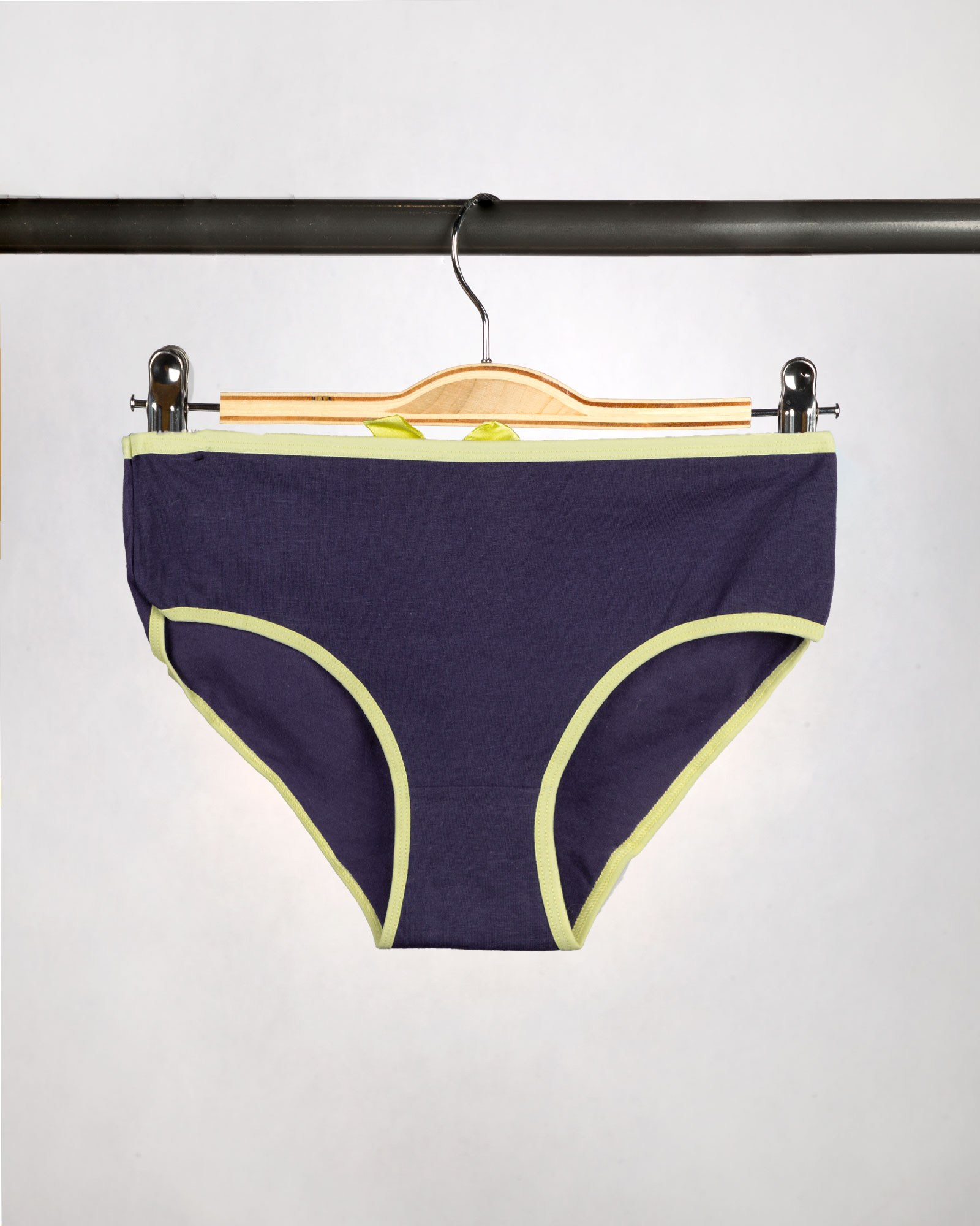 شورت زنانه W28-T5- بادمجانی (2)