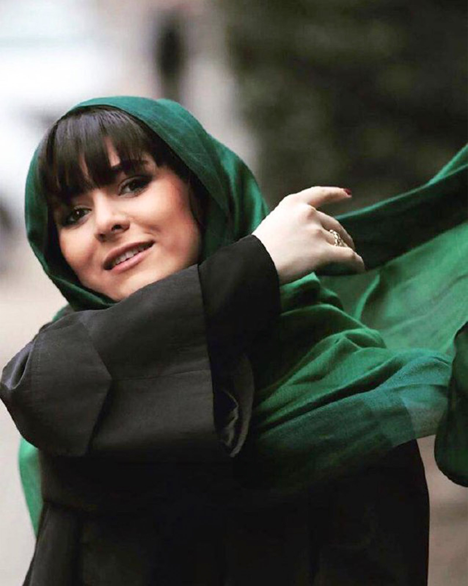 شال اسپرت زنانه 1079 - سبز تیره